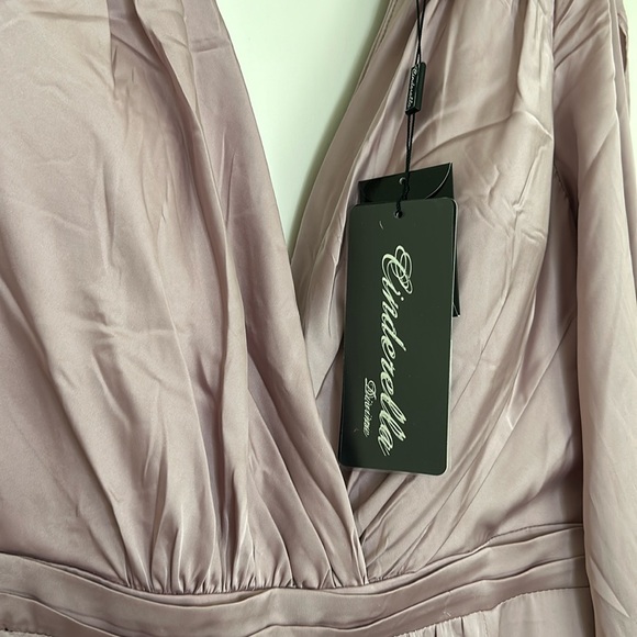 Cinderella Divine mauve color Formal dress - Picture 9 of 11